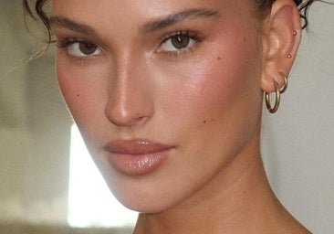 Así es como se hace la tendencia del contorno labial, el combo de labios con un efecto de volumen más viral